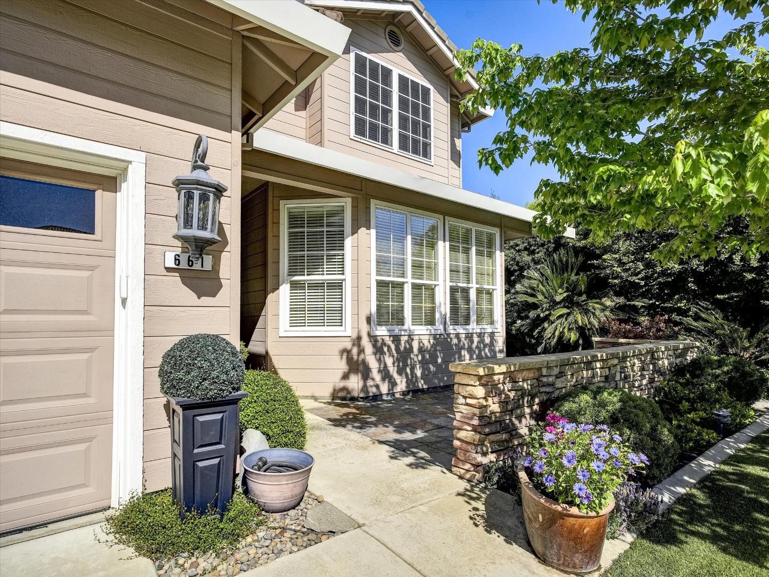 661 Simeon Court