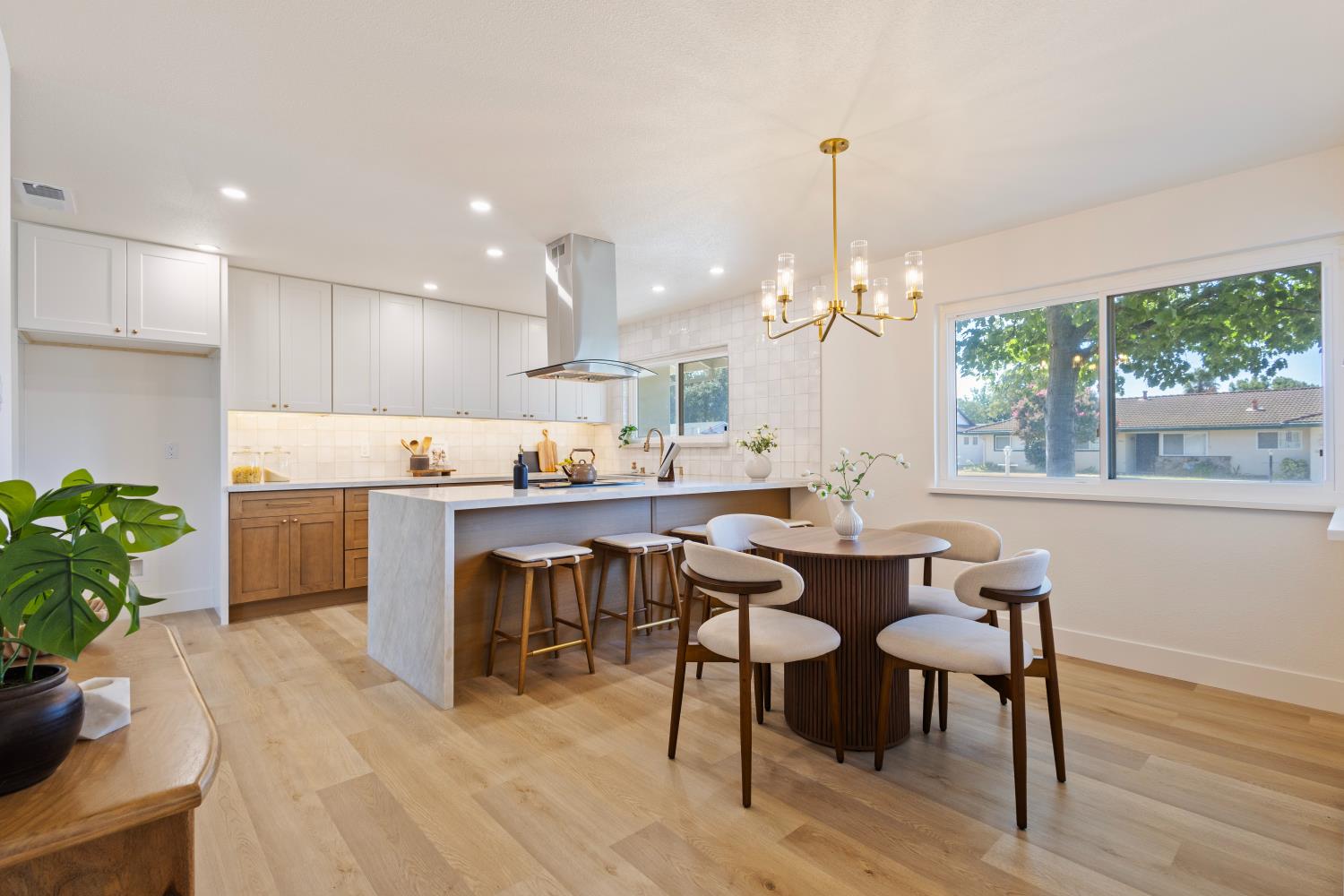 8949 Plaza Park Drive