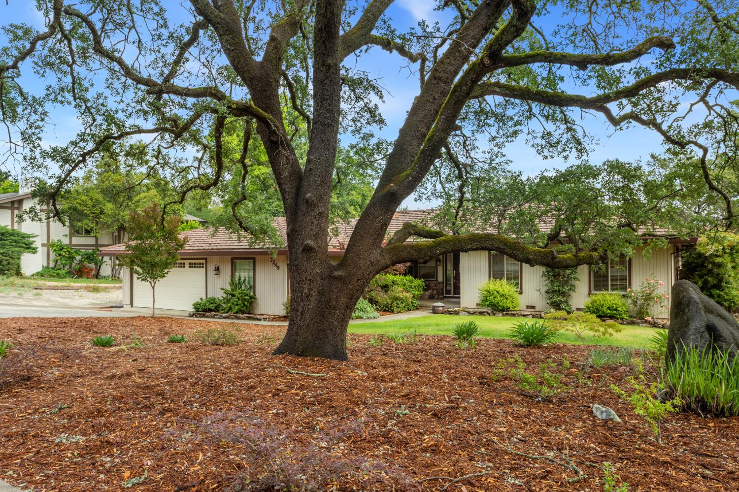 7249 Pine View Drive