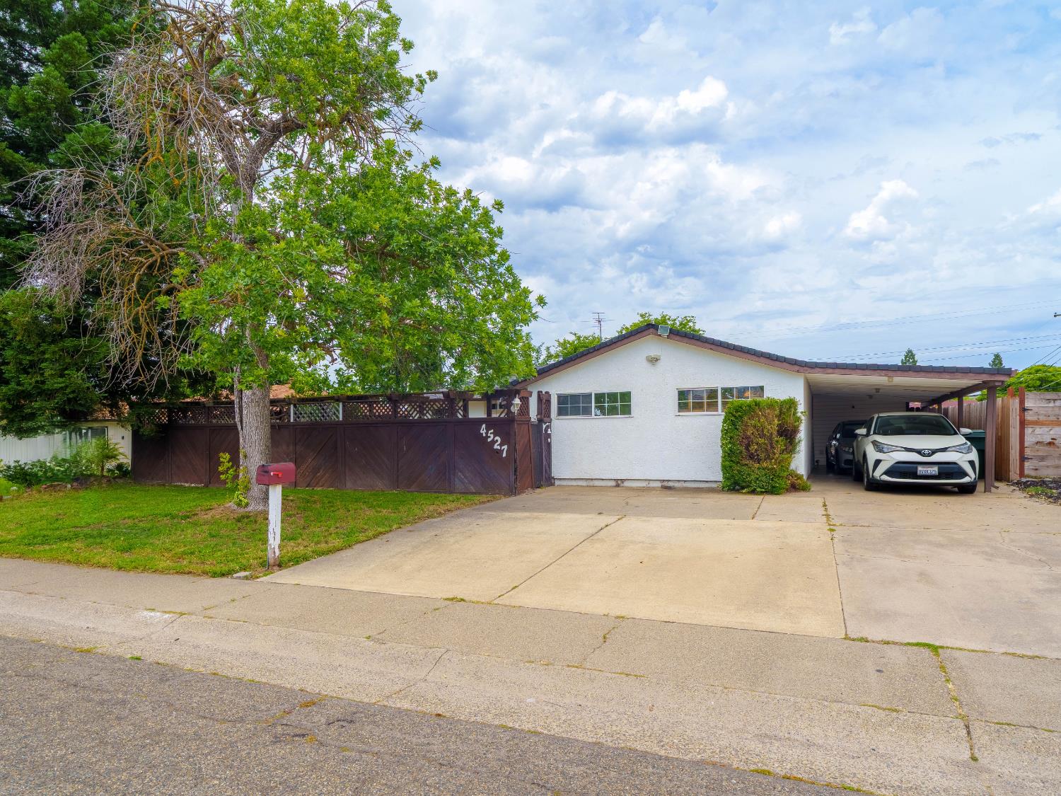 4527 Freeway Circle