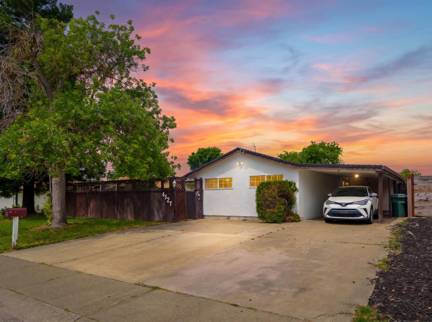 4527 Freeway Circle
