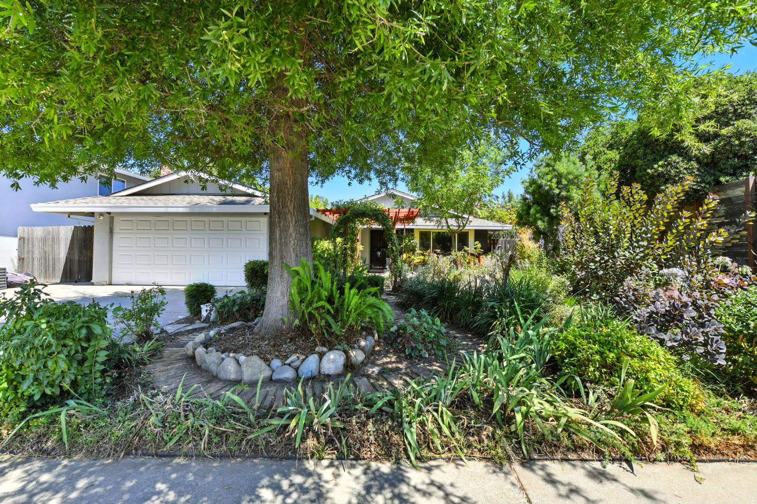 9181 Starina Way