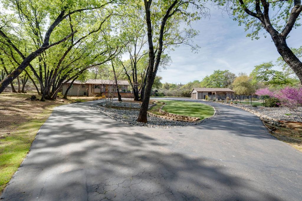 Photo of 2015 Beaux Chenes Court, Shingle Springs, CA 95682 (MLS # 226031283)