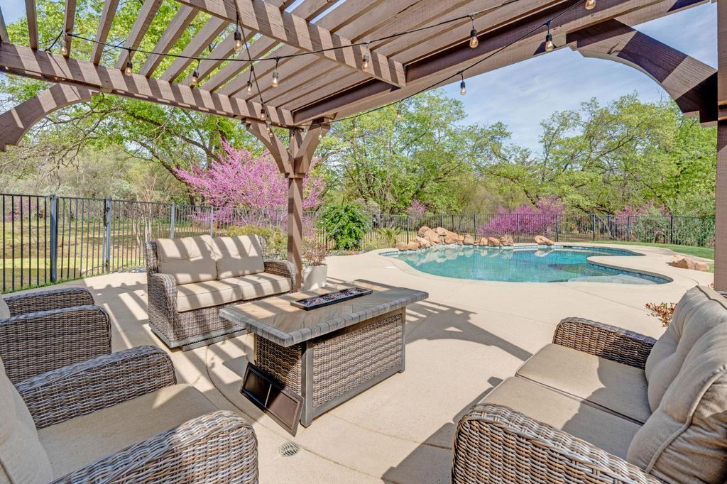 Photo of 2015 Beaux Chenes Court, Shingle Springs, CA 95682 (MLS # 226031283)