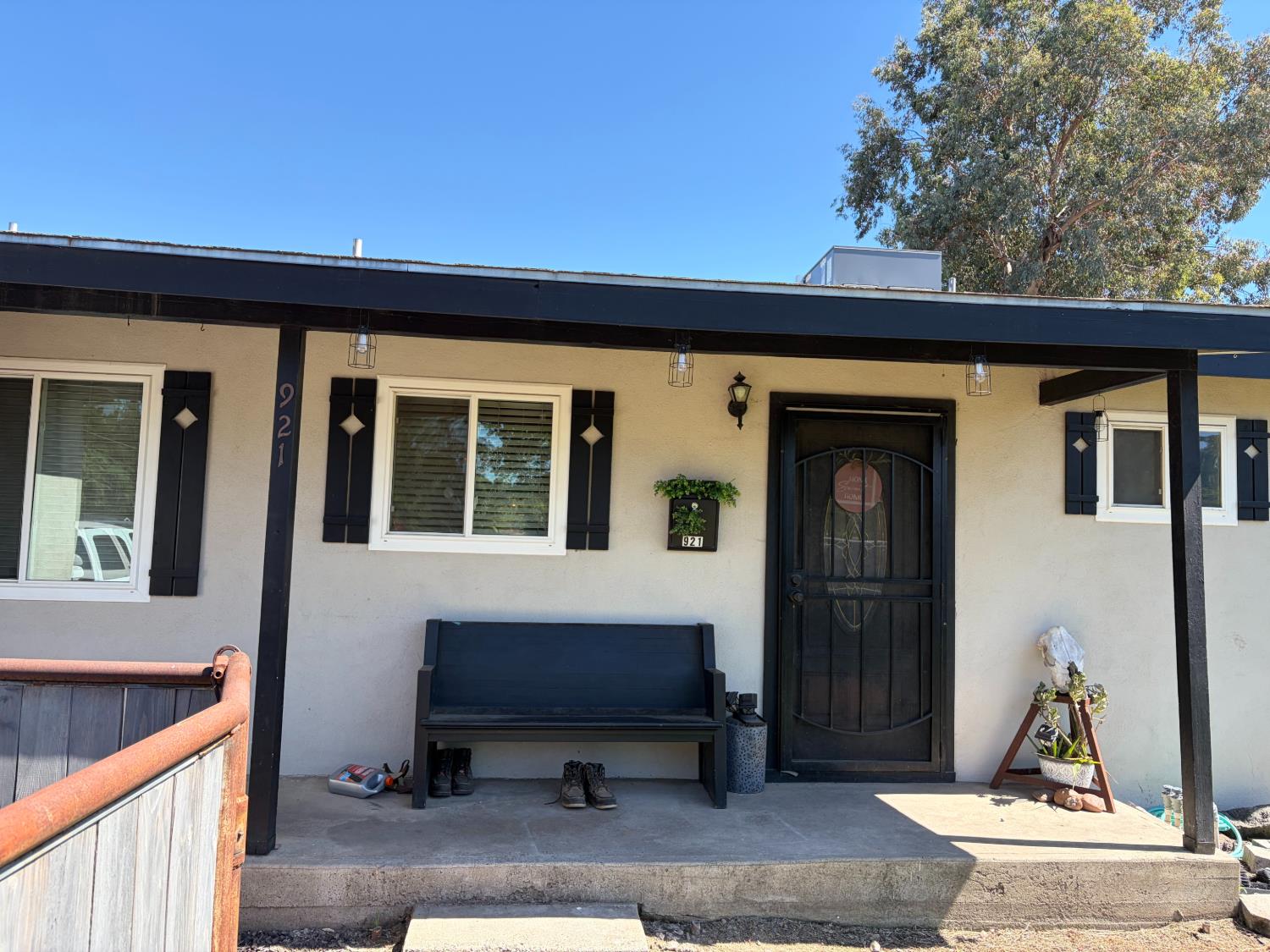 921 E E Street