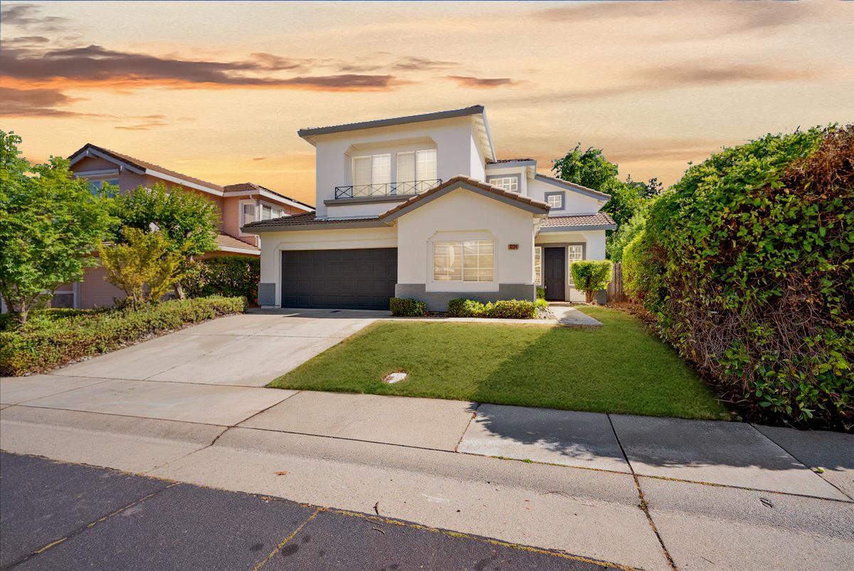 3234 Europa Street