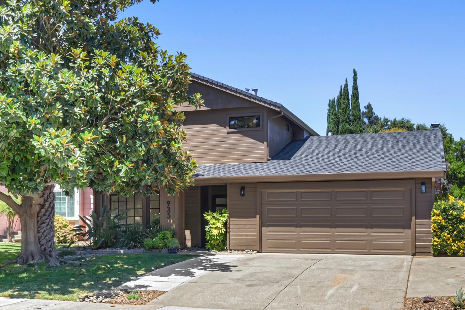 935 Sunwood Way