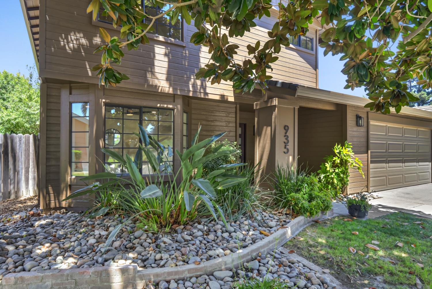 935 Sunwood Way