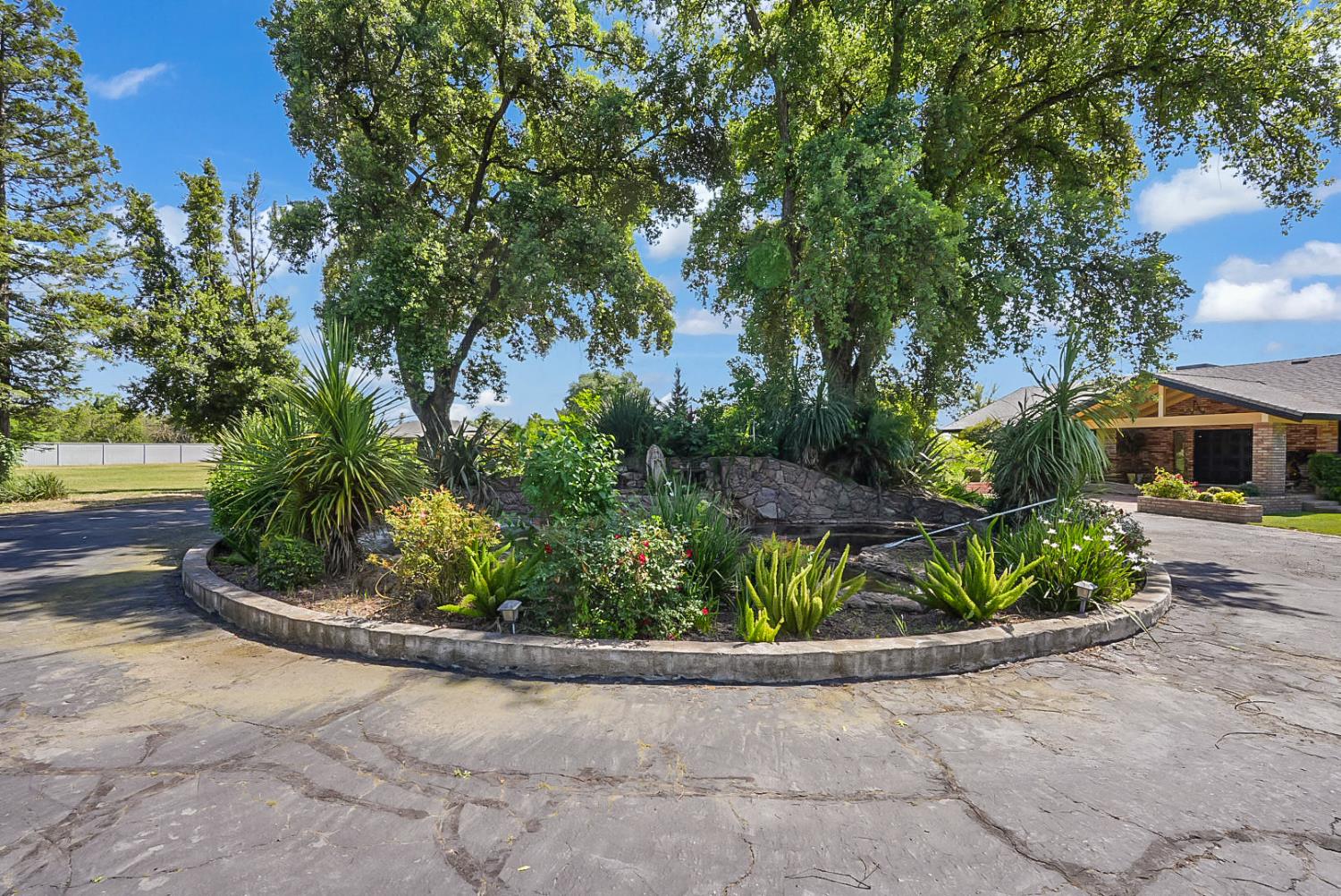 6112 E Slaton Ct