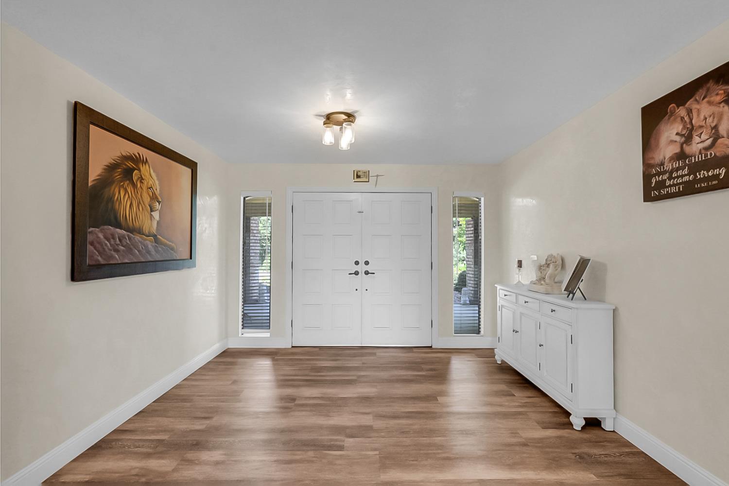 6112 E Slaton Ct
