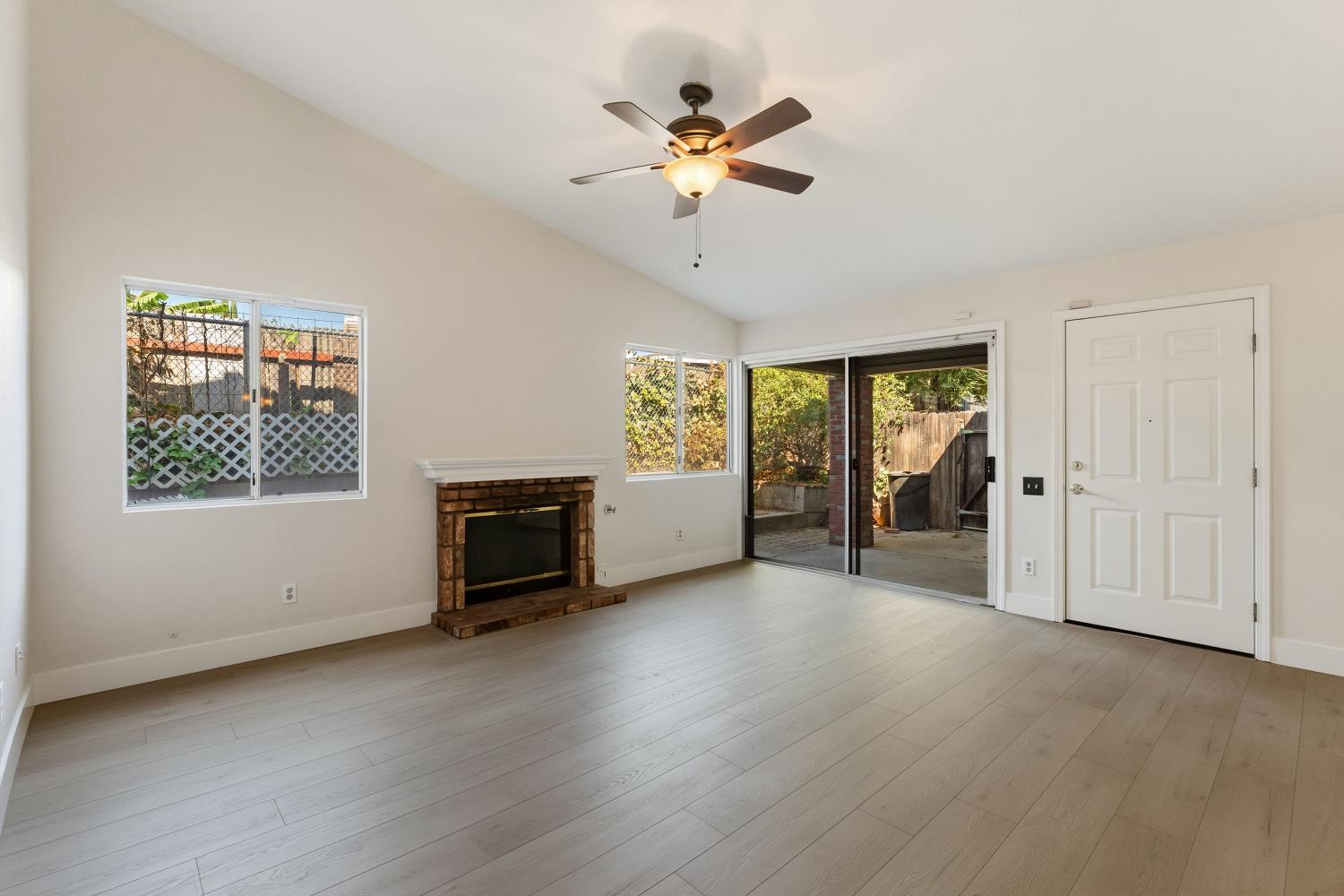 537 Samuel Way