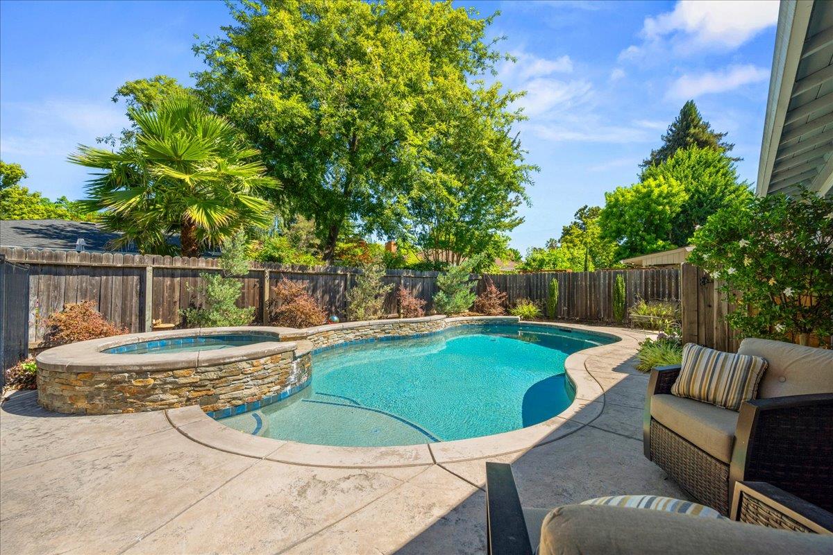 873 Royal Green Avenue