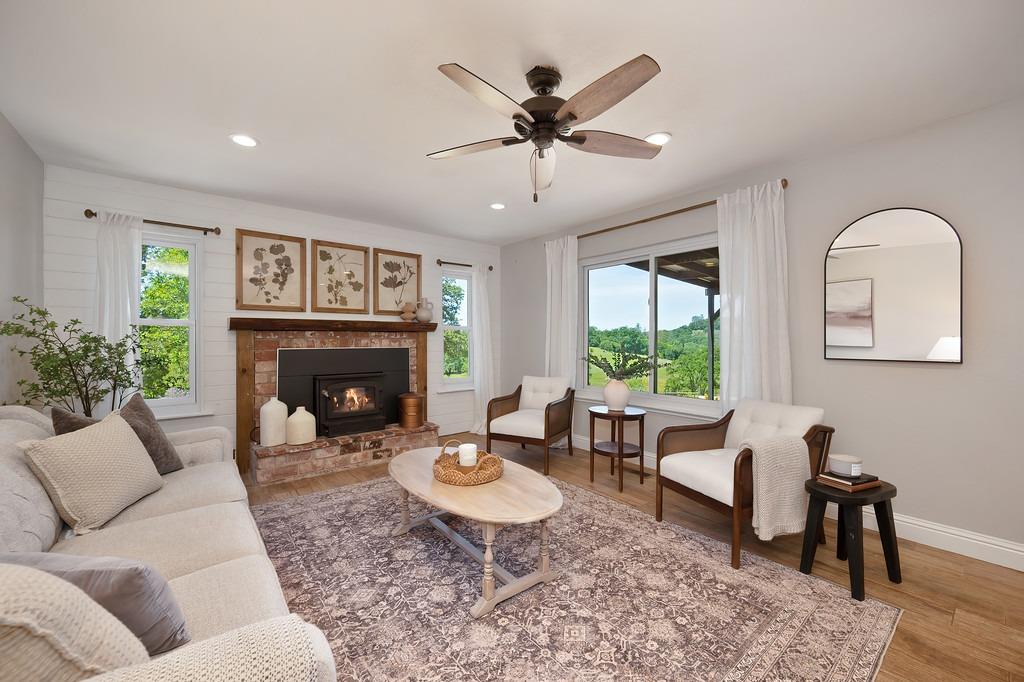 5215 Meadow View Lane