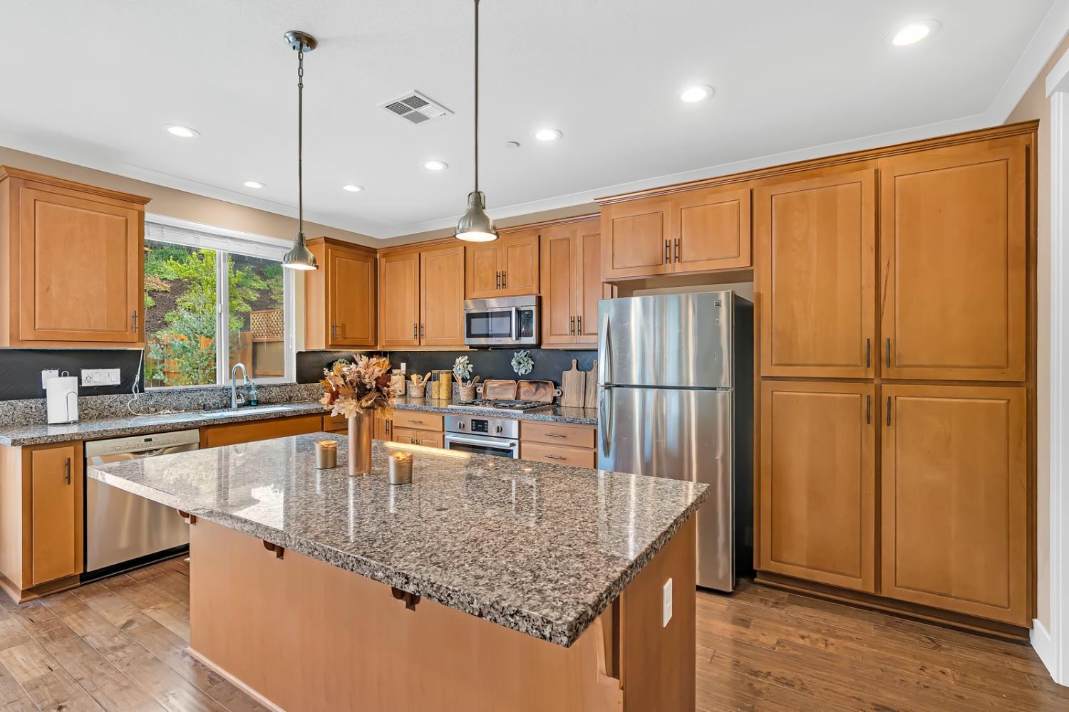 Hollister, California 95023, United States, 3 Bedrooms Bedrooms, ,3 BathroomsBathrooms,Residential,Active,221543