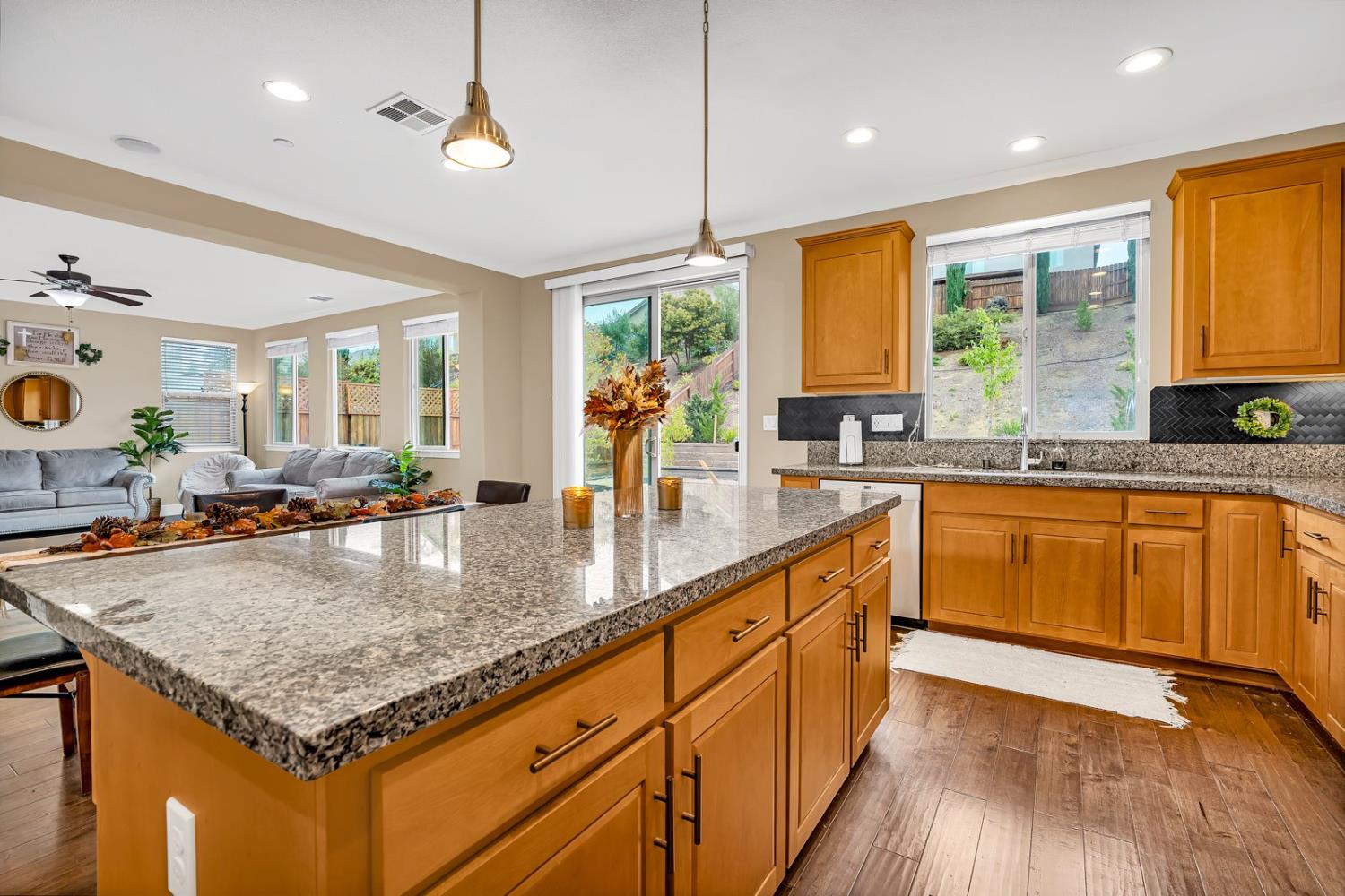 Hollister, California 95023, United States, 3 Bedrooms Bedrooms, ,3 BathroomsBathrooms,Residential,Active,221543