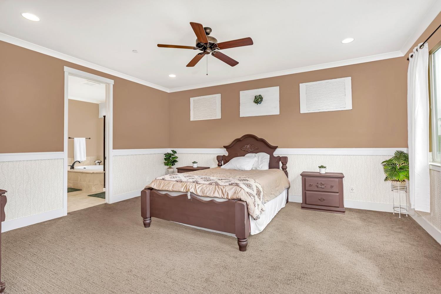 Hollister, California 95023, United States, 3 Bedrooms Bedrooms, ,3 BathroomsBathrooms,Residential,Active,221543