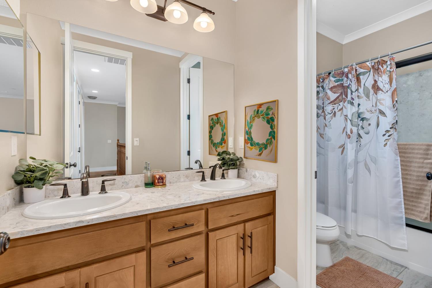 Hollister, California 95023, United States, 3 Bedrooms Bedrooms, ,3 BathroomsBathrooms,Residential,Active,221543