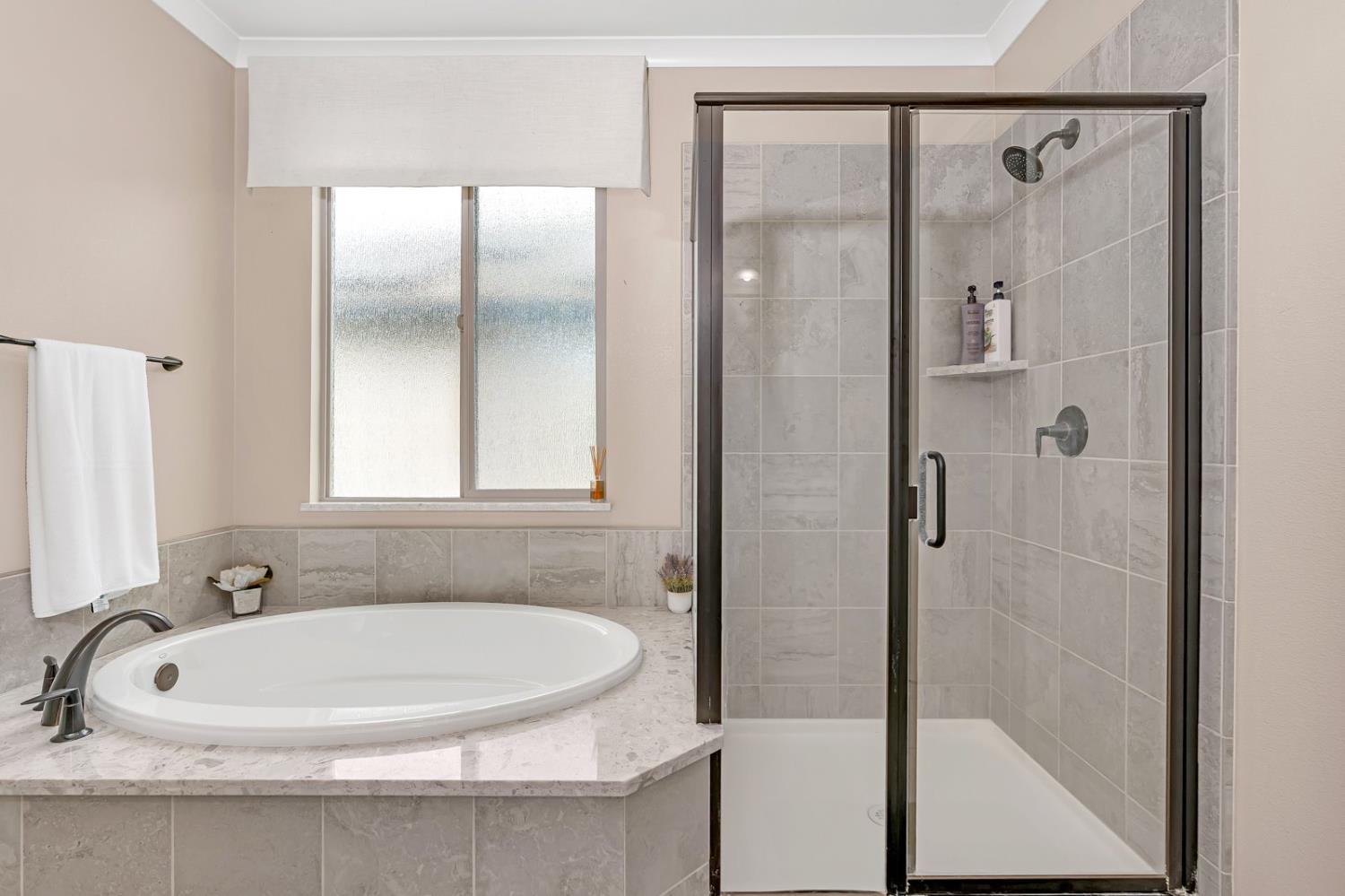 Hollister, California 95023, United States, 3 Bedrooms Bedrooms, ,3 BathroomsBathrooms,Residential,Active,221543