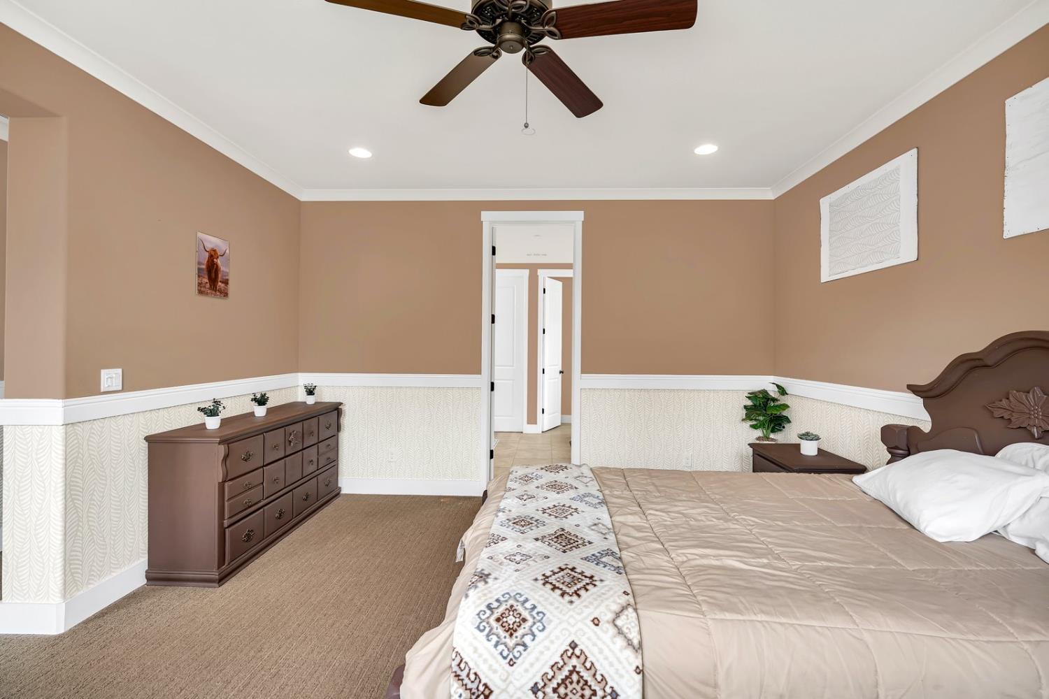 Hollister, California 95023, United States, 3 Bedrooms Bedrooms, ,3 BathroomsBathrooms,Residential,Active,221543