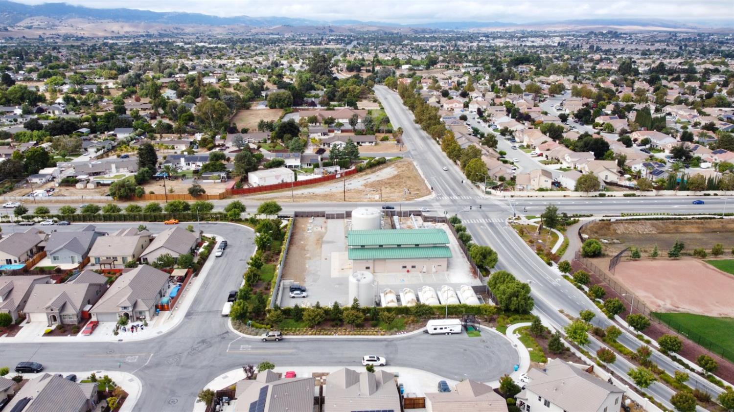 Hollister, California 95023, United States, 3 Bedrooms Bedrooms, ,3 BathroomsBathrooms,Residential,Active,221543