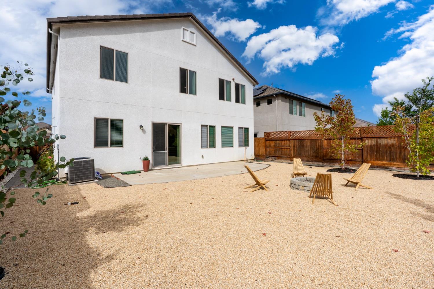 Hollister, California 95023, United States, 3 Bedrooms Bedrooms, ,3 BathroomsBathrooms,Residential,Active,221543