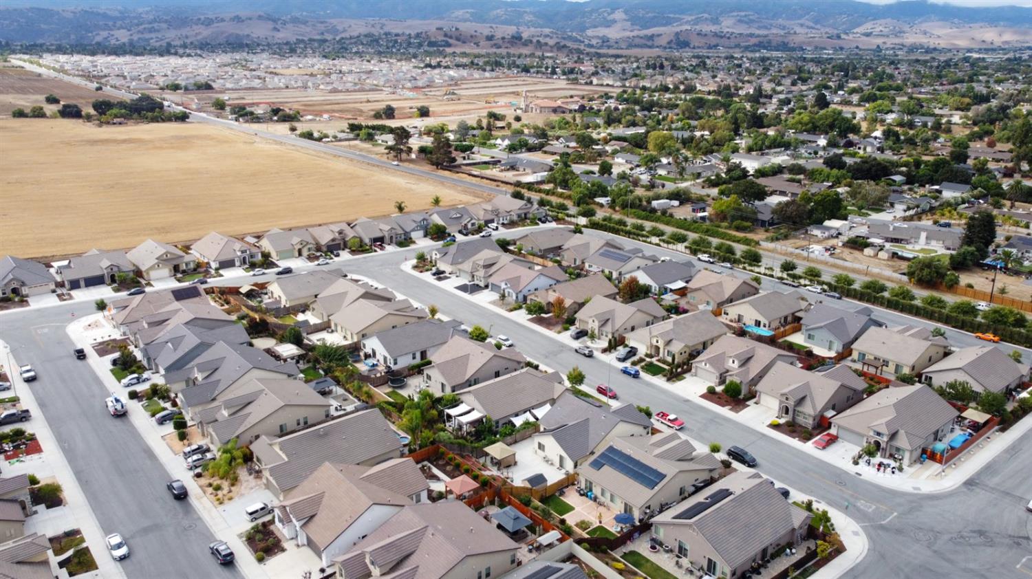 Hollister, California 95023, United States, 3 Bedrooms Bedrooms, ,3 BathroomsBathrooms,Residential,Active,221543