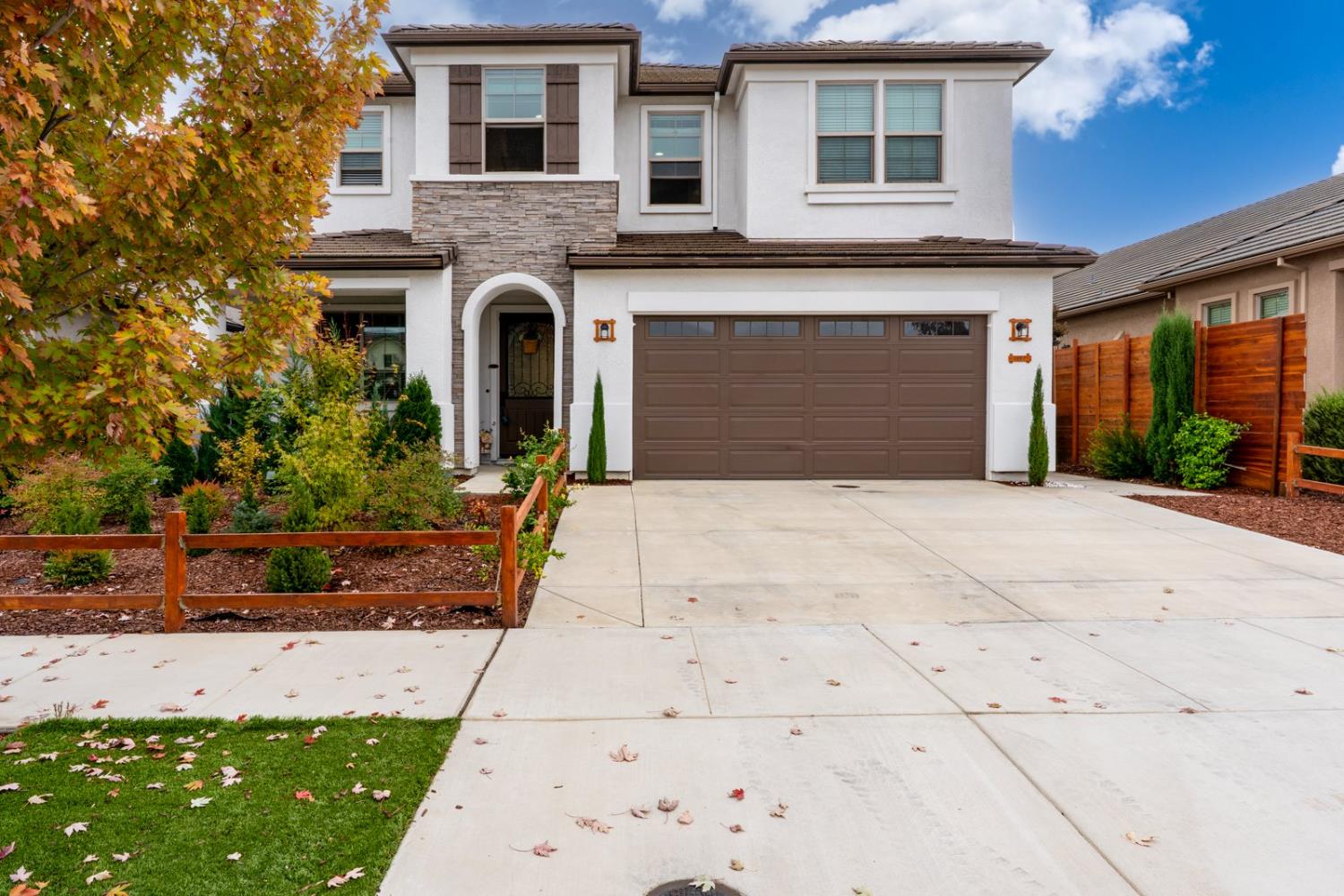 Hollister, California 95023, United States, 3 Bedrooms Bedrooms, ,3 BathroomsBathrooms,Residential,Active,221543