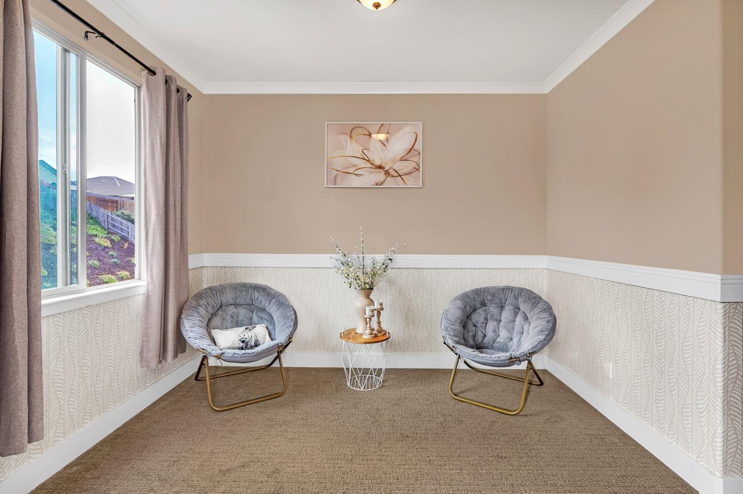 Hollister, California 95023, United States, 3 Bedrooms Bedrooms, ,3 BathroomsBathrooms,Residential,Active,221543