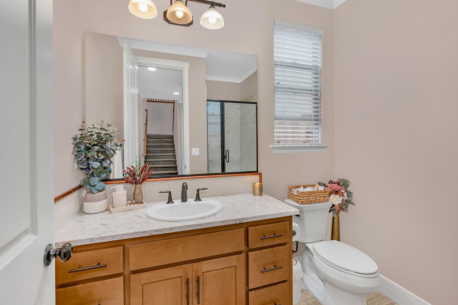 Hollister, California 95023, United States, 3 Bedrooms Bedrooms, ,3 BathroomsBathrooms,Residential,Active,221543