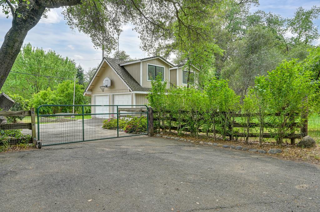 5682 Virginiatown Road