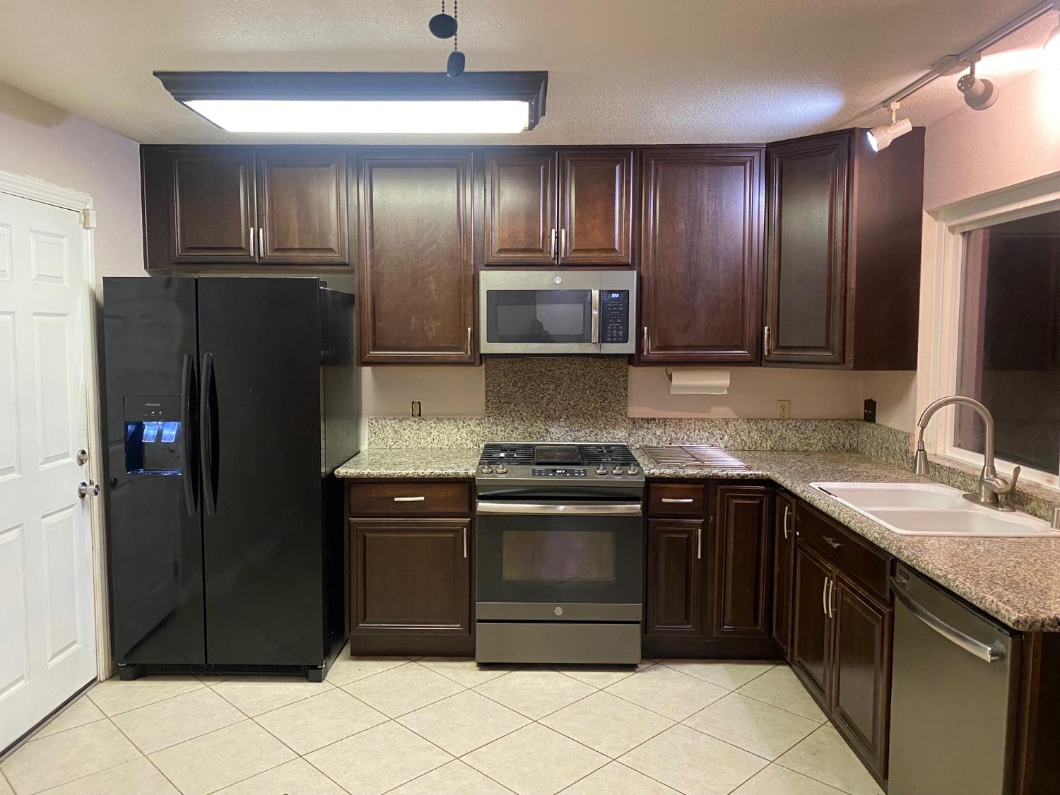 4711 Oakhollow Drive