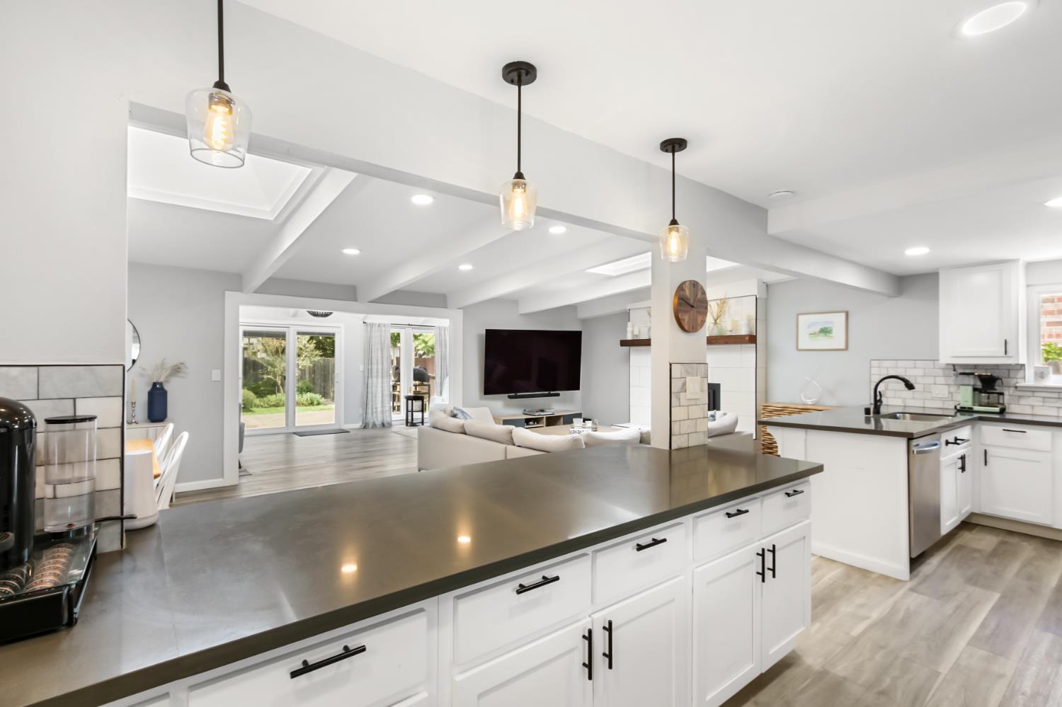 6860 Pocket Road