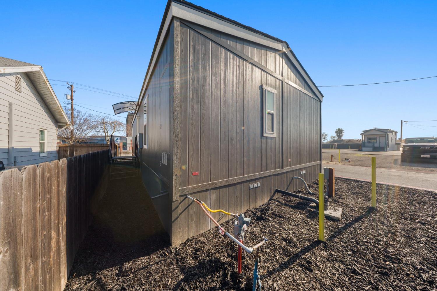 317 Moffat Boulevard 6