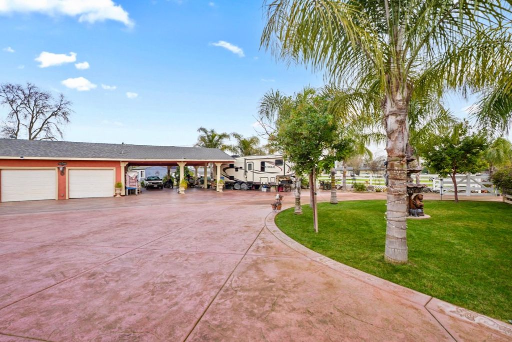 Photo of 3261 E Calimyrna Road, Acampo, CA 95220 (MLS # 226018225)