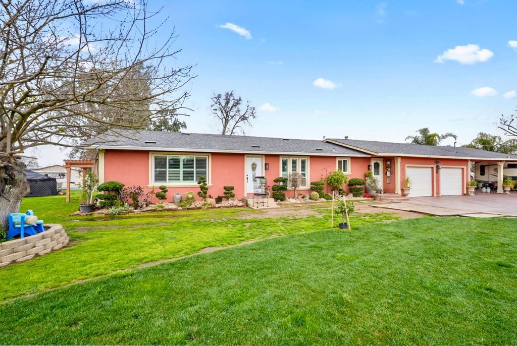 Photo of 3261 E Calimyrna Road, Acampo, CA 95220 (MLS # 226018225)