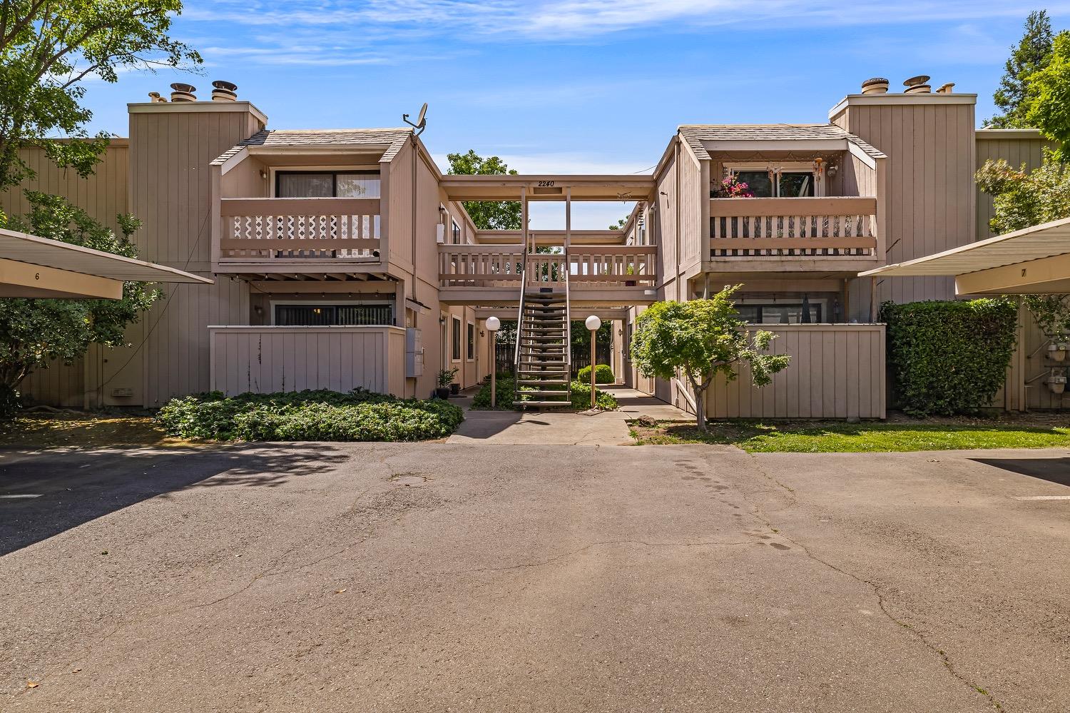 2240 Notre Dame Boulevard 6