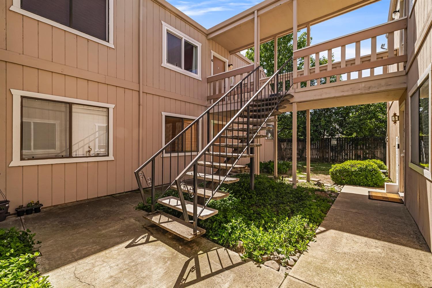 2240 Notre Dame Boulevard 6