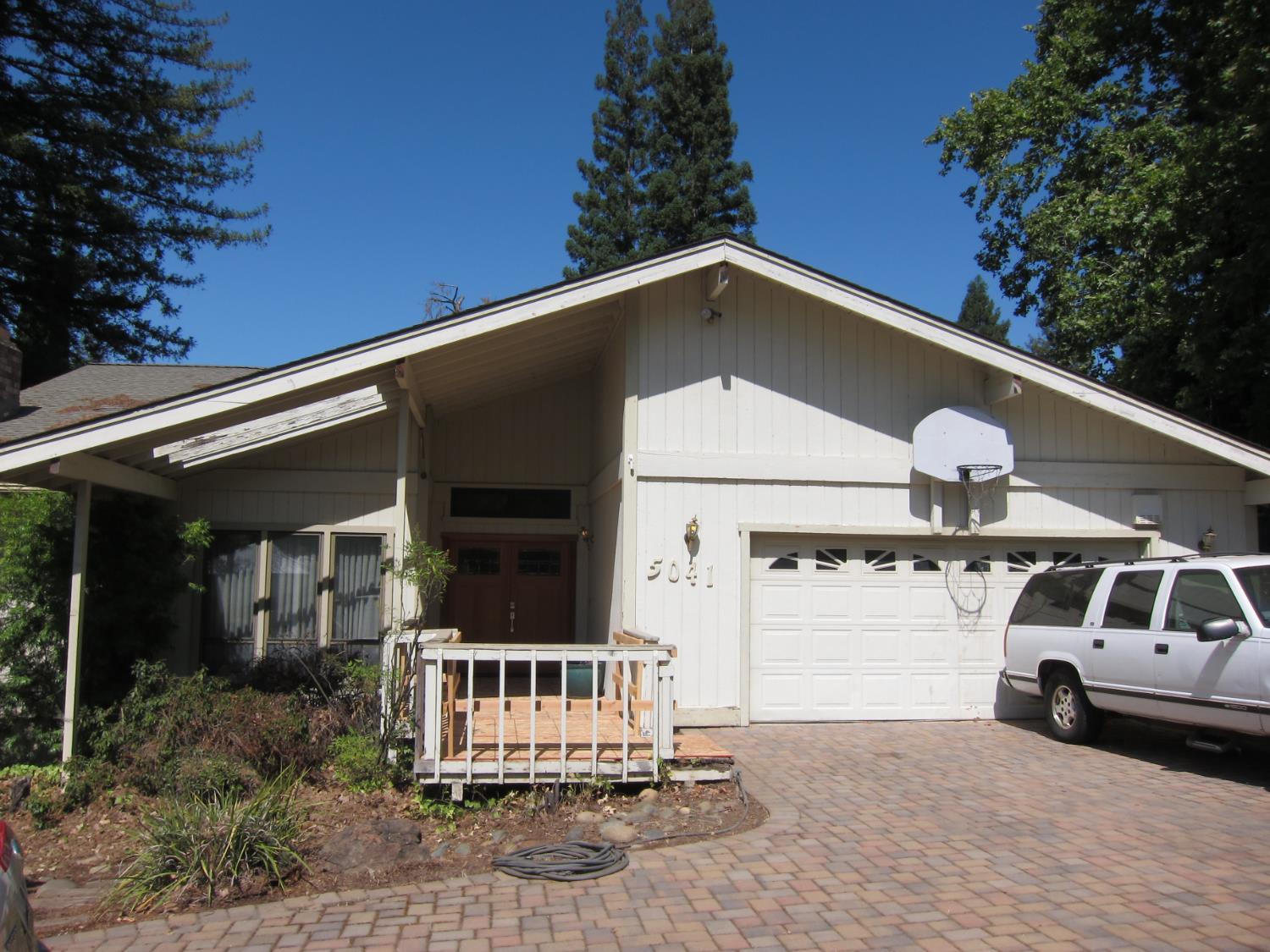 5041 Buena Vista Avenue
