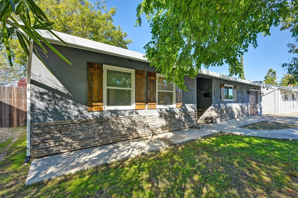 1345 Gladstone Drive