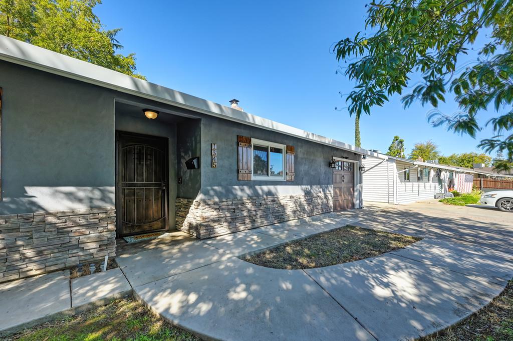 1345 Gladstone Drive