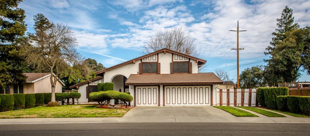 Photo of 1631 Inverness Drive, Woodland, CA 95695 (MLS # 226020219)