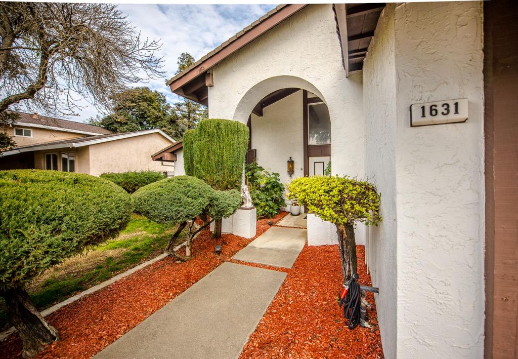 Photo of 1631 Inverness Drive, Woodland, CA 95695 (MLS # 226020219)