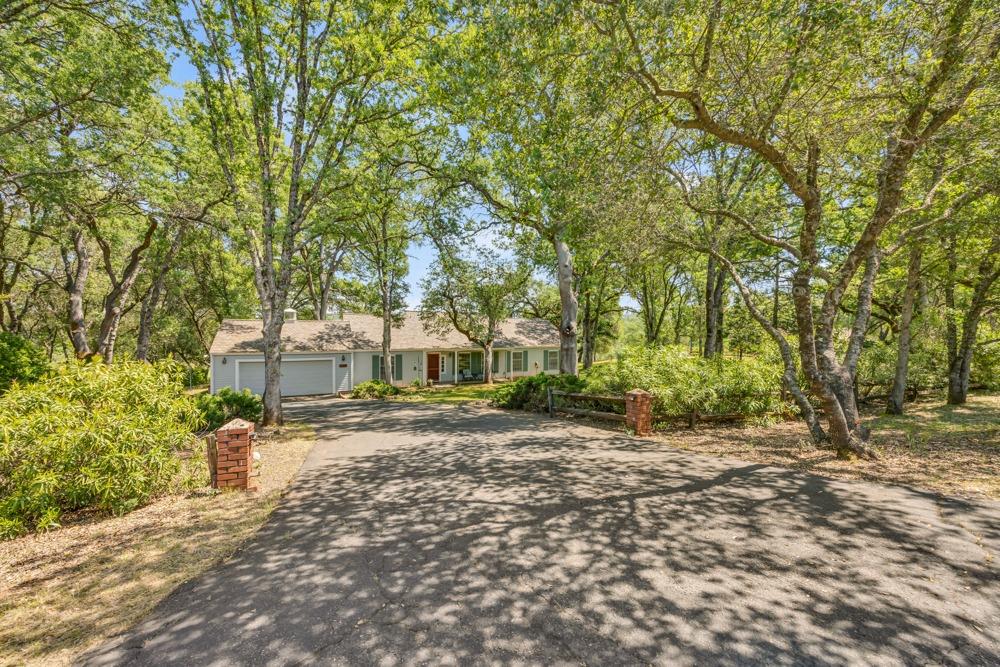 2697 Golden Fawn Trail