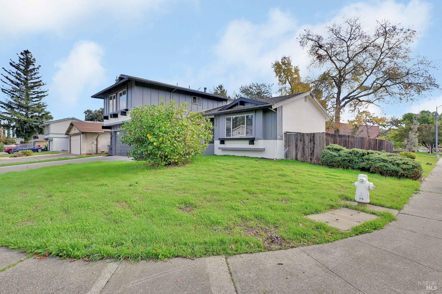 2800 Elmhurst Circle