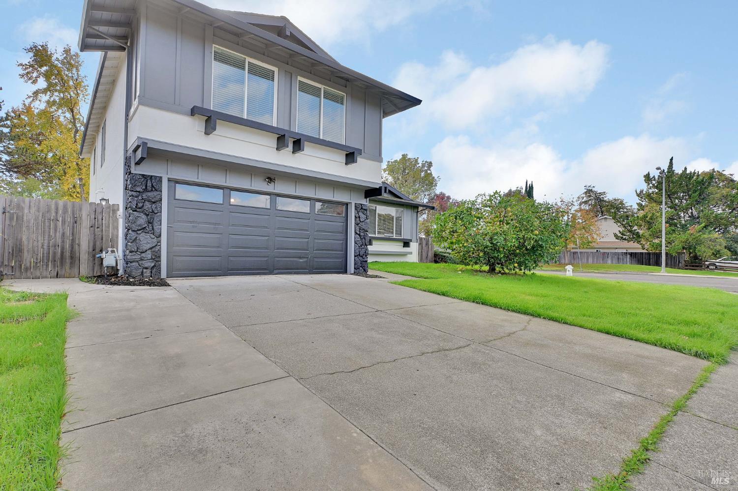 2800 Elmhurst Circle