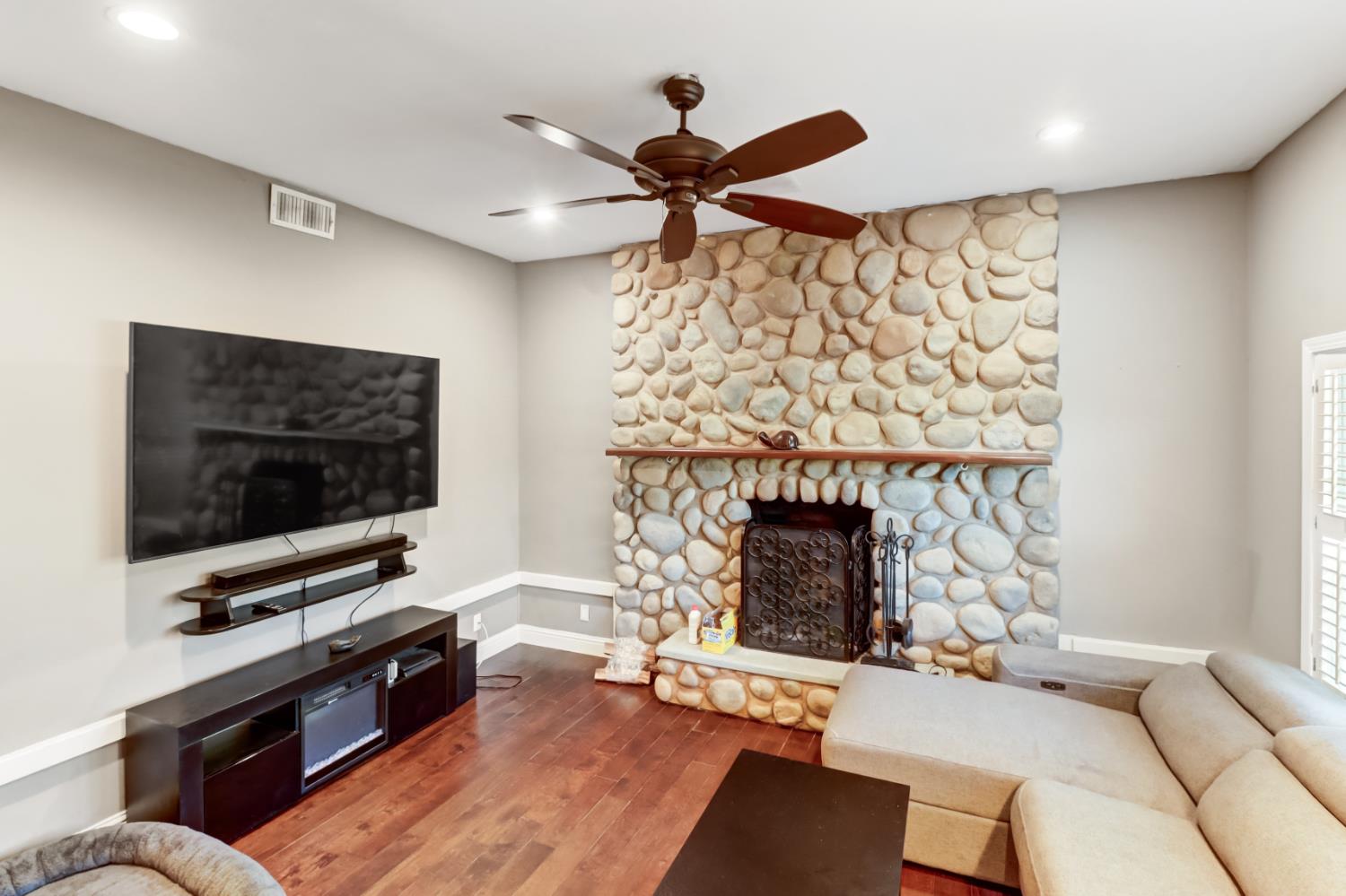 7320 Douglas Boulevard