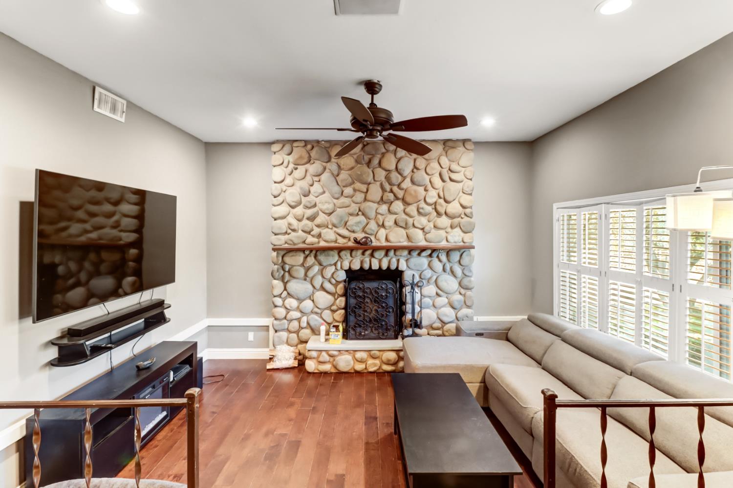 7320 Douglas Boulevard