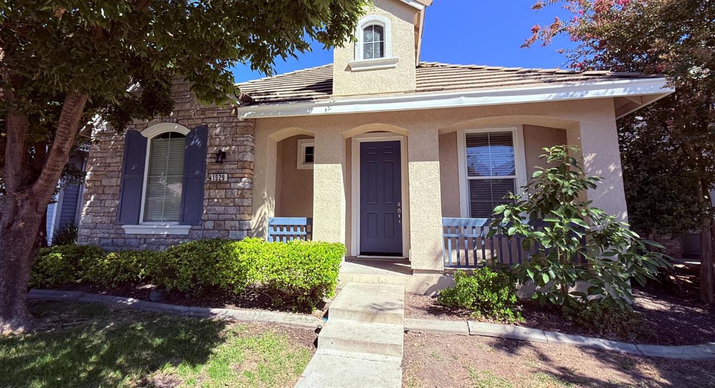 1929 Acari Avenue