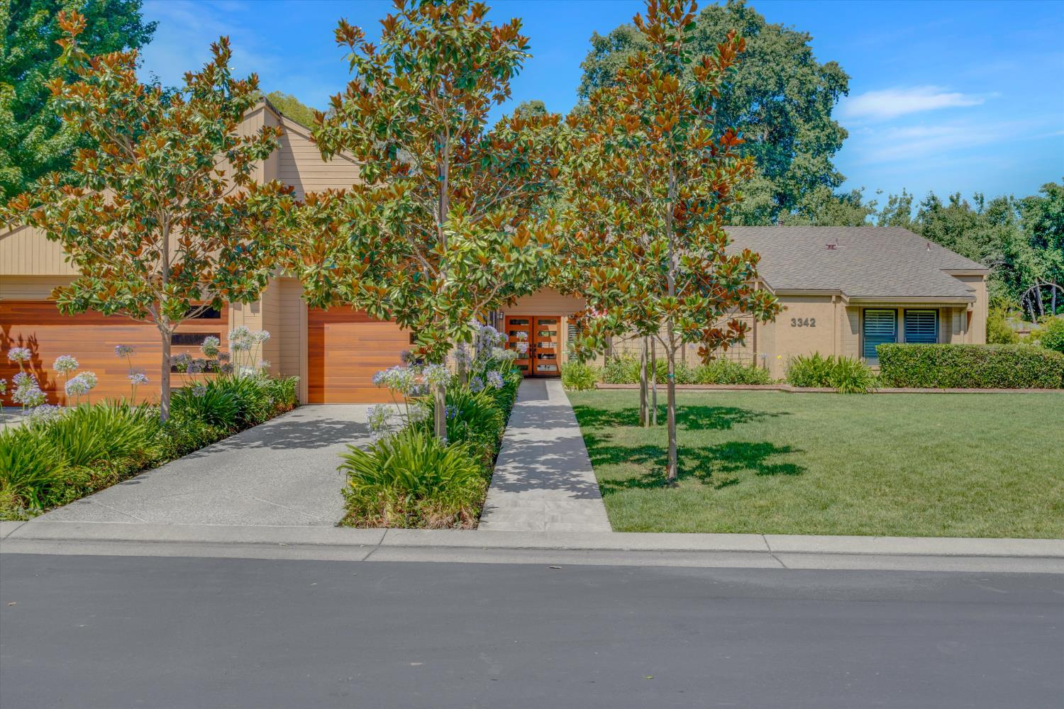 3342 Cove Circle