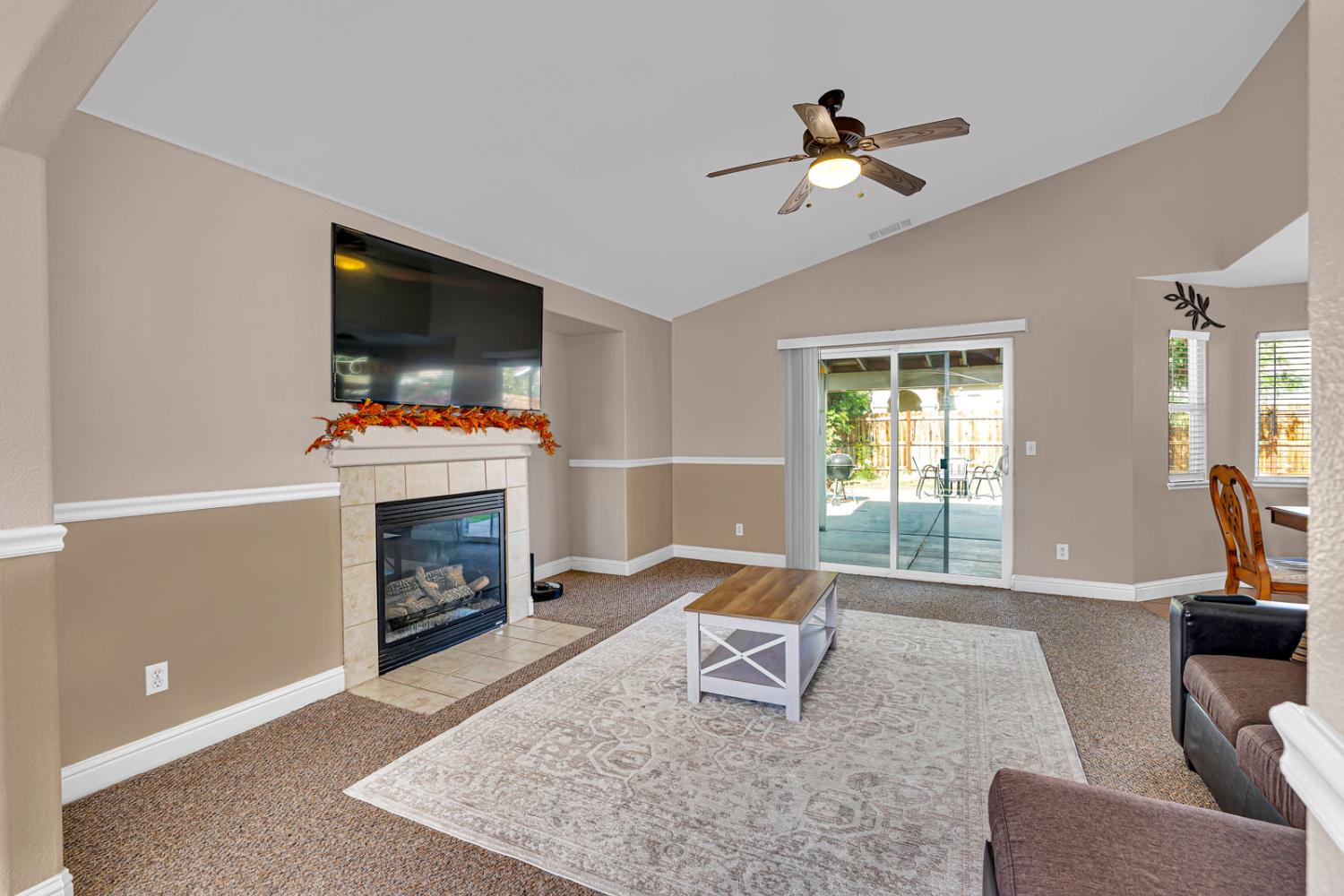 Los Banos, California 93635, United States, 4 Bedrooms Bedrooms, ,3 BathroomsBathrooms,Residential,Active,242139